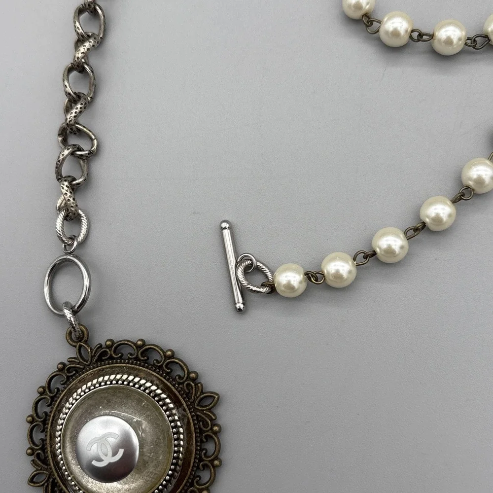 Vintage Faux Pearl Ornate‎ Statement Necklace Medallion Y2K Ornate Silver tone